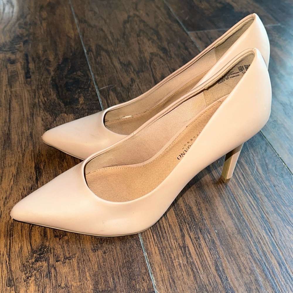 Cute plain beige heels for any occasion